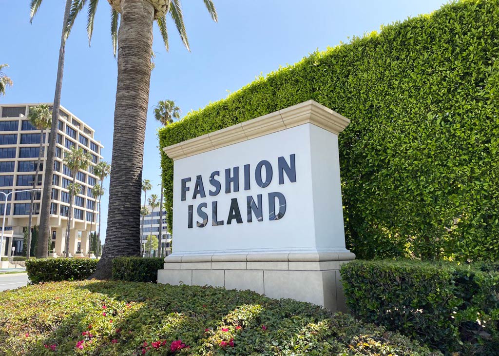 Fashion Island Sign