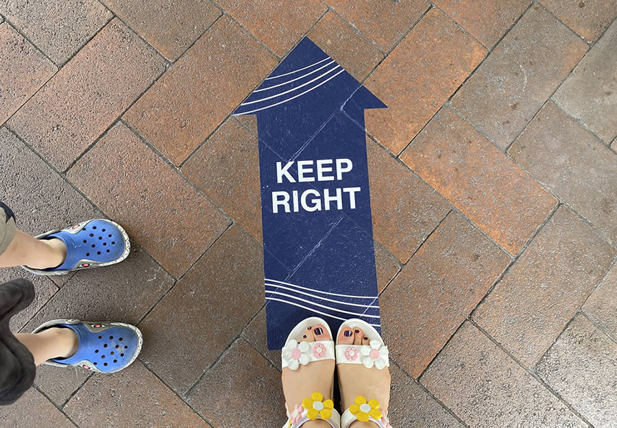 'Keep Right' Sign in Fashion Island