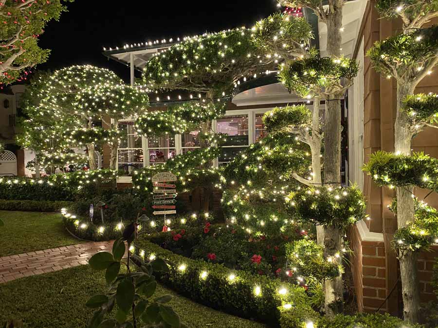 homes with Christmas lights Newport Beach