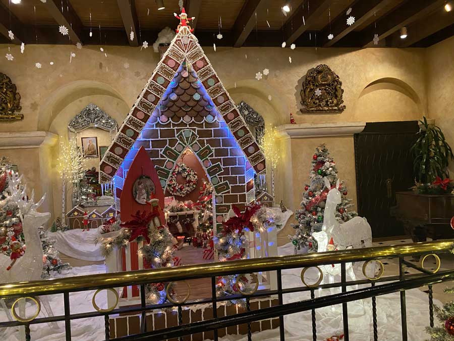 Christmas exhibits Mission Inn Hotel