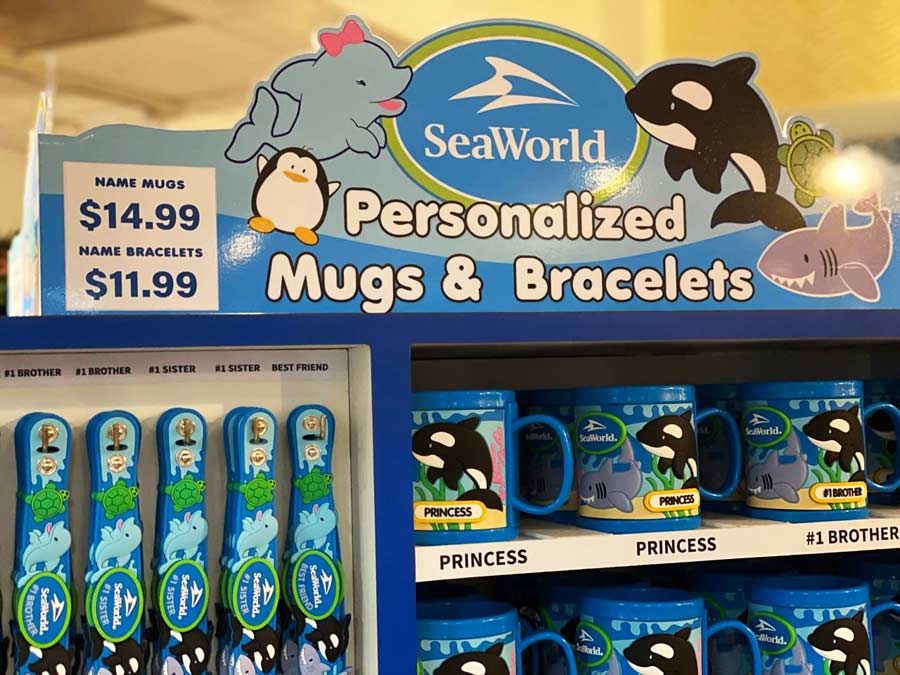 personalized-souvenirs-bracelets-and-mugs
