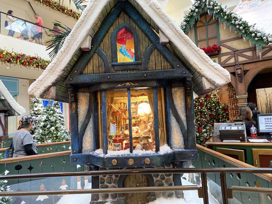 Santas Village houses South Coast Plaza