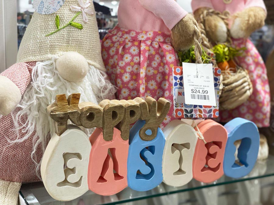 Easter shelf decoration