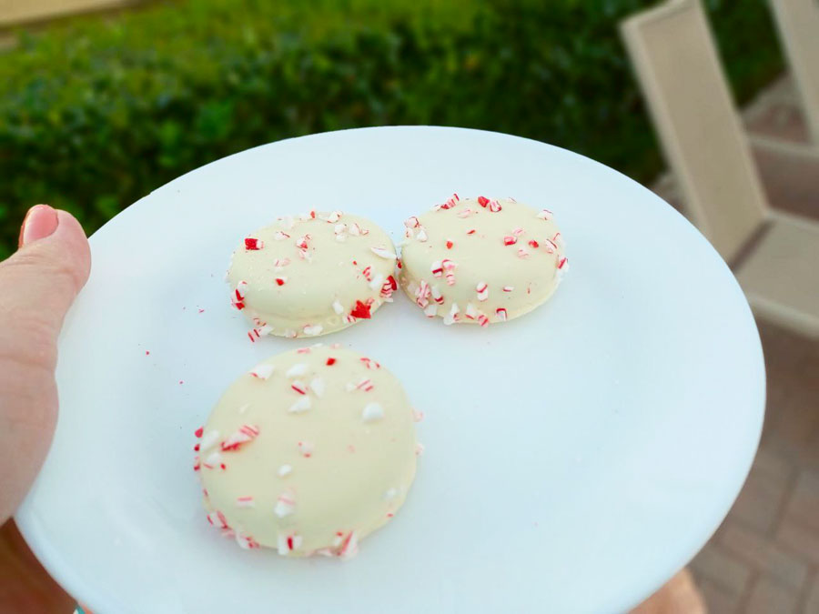 Hickory Farms Peppermint White Chocolate Covered Sandwich Cookies