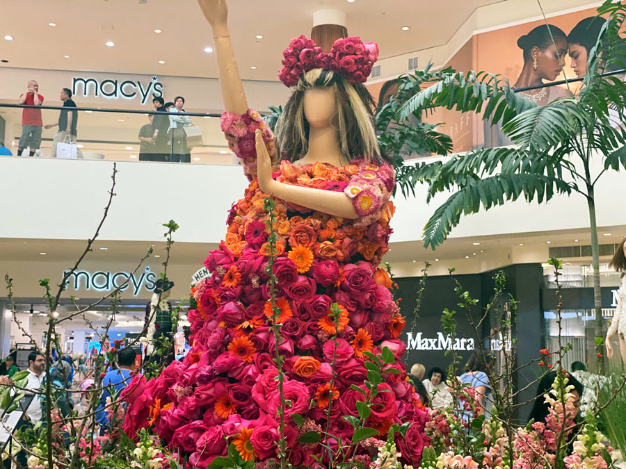 Baltimore, Hairspray Mannequin at Fleurs de Villes VOYAGE at South Coast Plaza