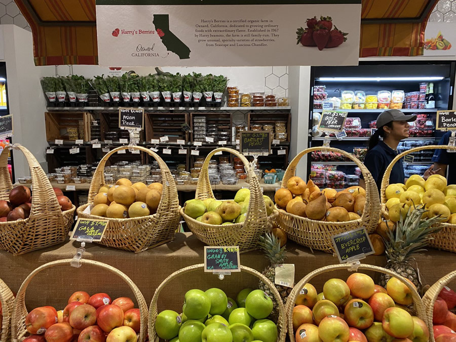 Eataly's fruit section.