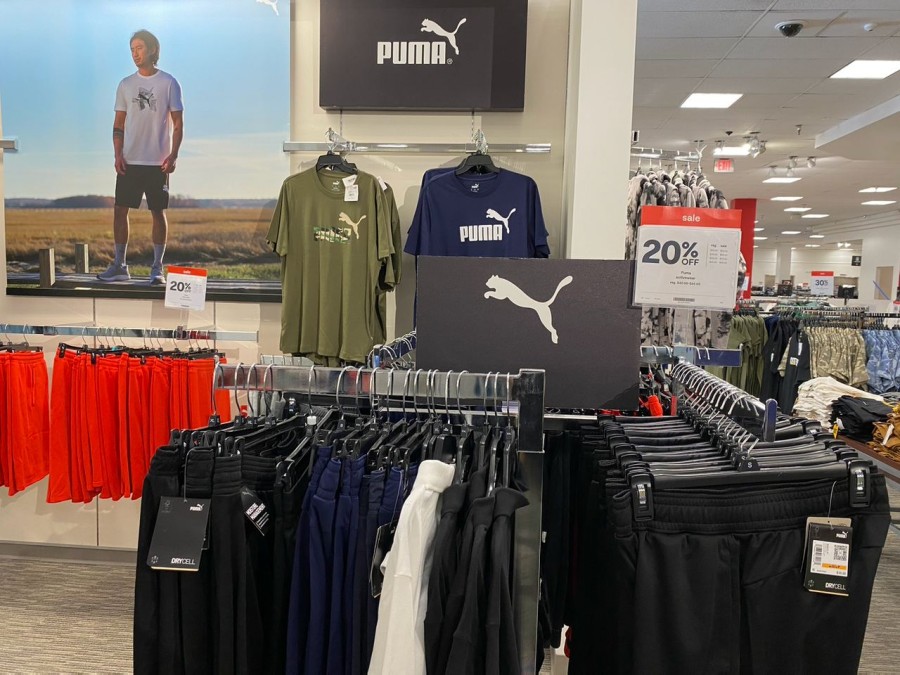 Whether you're a student athlete, a sports enthusiast, or simply in need of new activewear, now is the ideal moment to seize the greatest discounts on sports apparel.