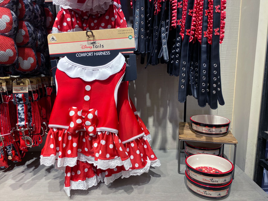 Mickey Mouse and Minnie Mouse: Disney Tails Collection