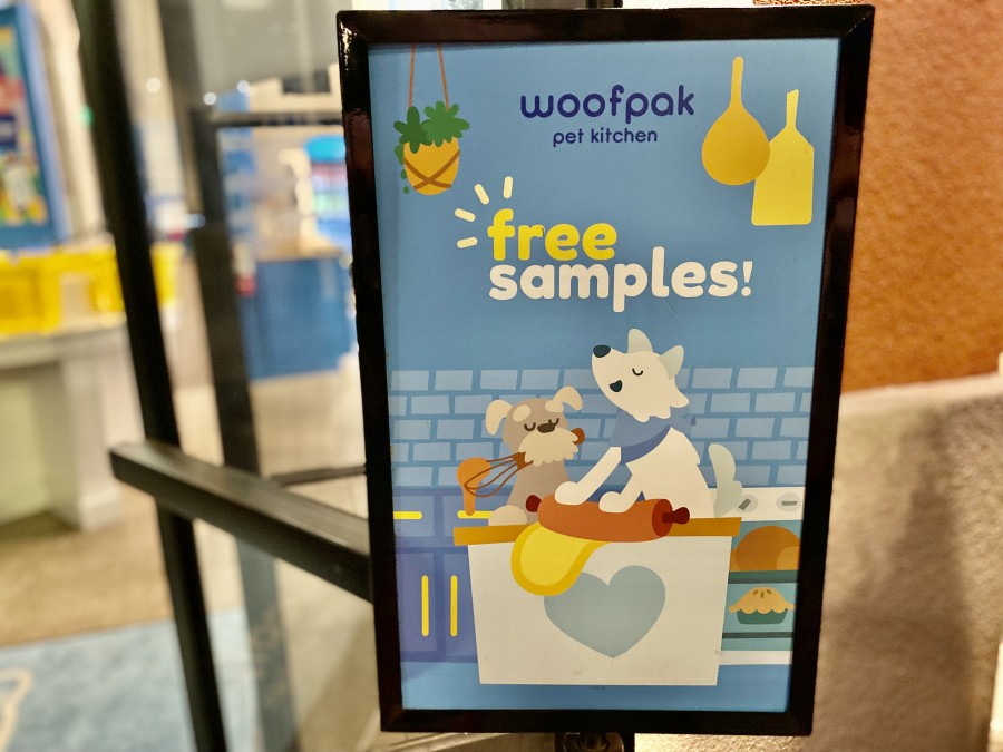 Attention dog owners! Woofpak is your go-to pet store for free dog food samples!