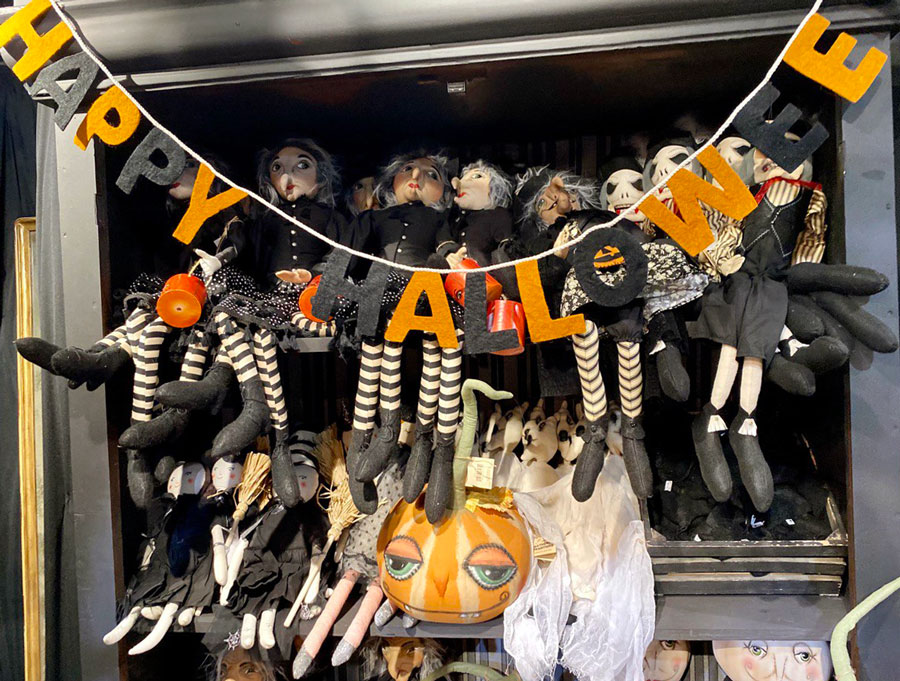 Roger’s Gardens Halloween Boutique 2023