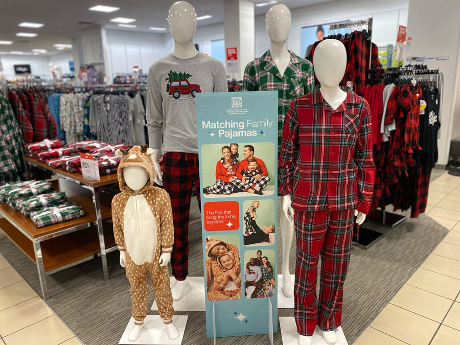 Warm & Festive: A Family Pajama Set for Mom This Christmas