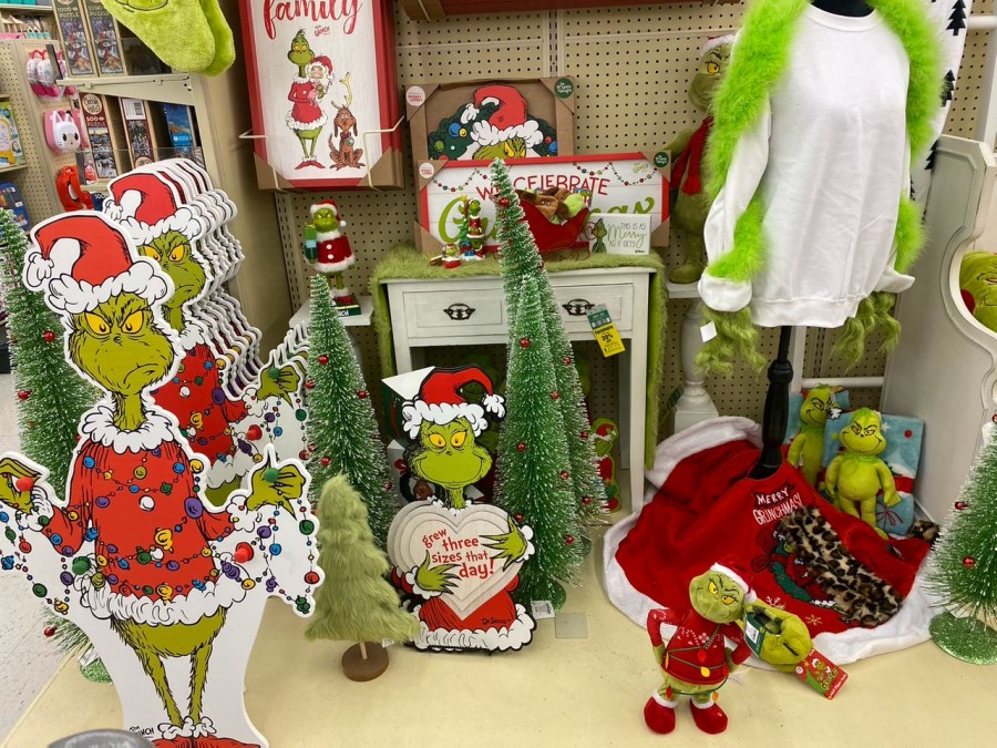 Transform your Christmas tree into Whoville with these adorable paper signs!