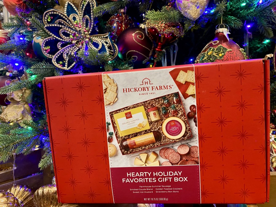Indulge in the Hearty Holiday Favorites Gift Box, filled with 19.75 oz of mouthwatering snacks perfect for sharing with loved ones.