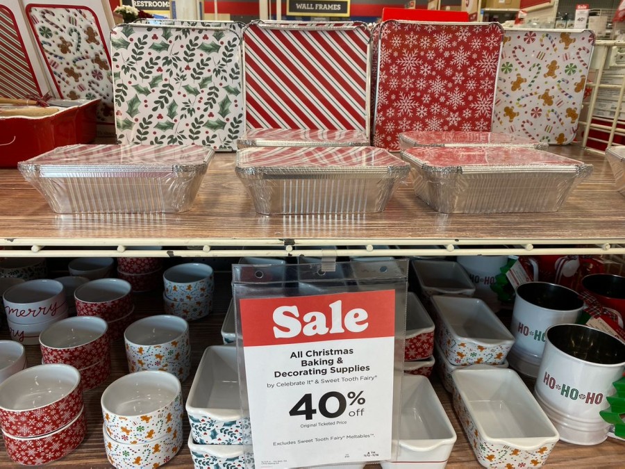 Stock up and save 40% at Michaels on all your Christmas baking & decorating supplies!