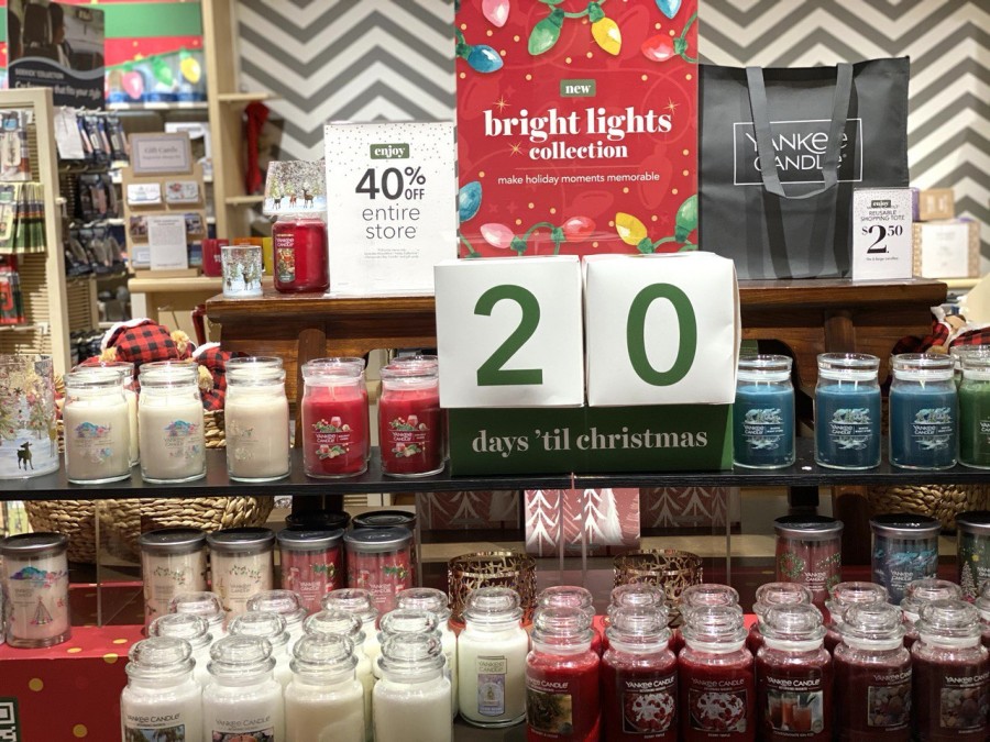 Brighten up your holiday decor with Yankee Candle's Bright Lights Collection! 