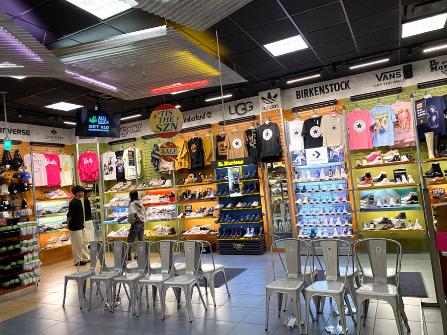Footwear Finds: Journeys Store - Your Fashionable Footsteps Await!