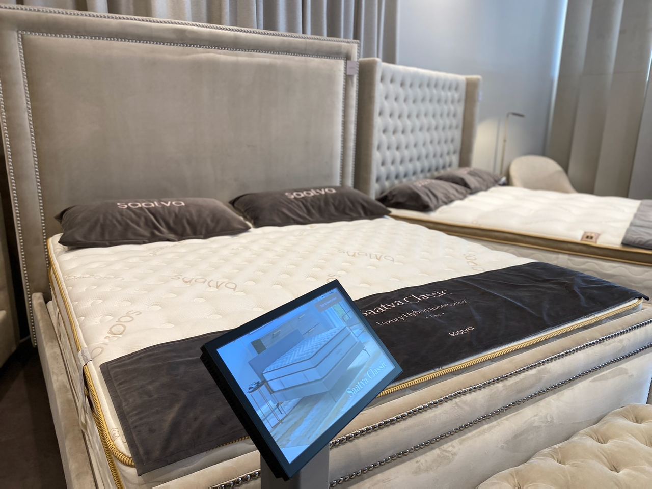 Immerse yourself in the perfect blend of luxury and comfort with the Saatva Classic mattress.