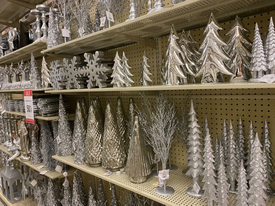 Make a statement in any room with our sensational Silver Glitter Metal Tree