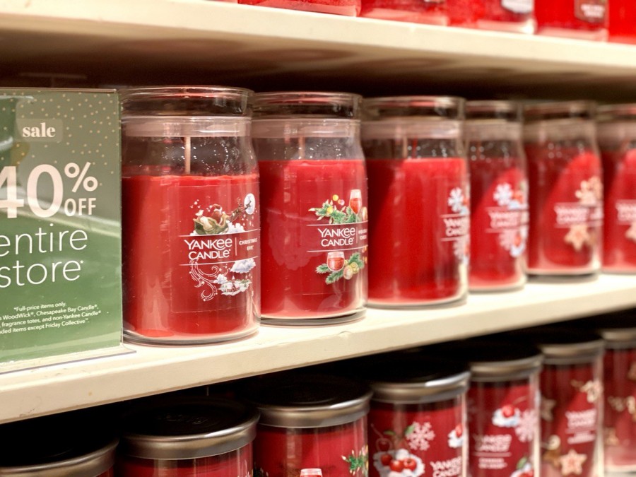 Surprise your loved ones with the perfect scent from Yankee Candle this holiday season