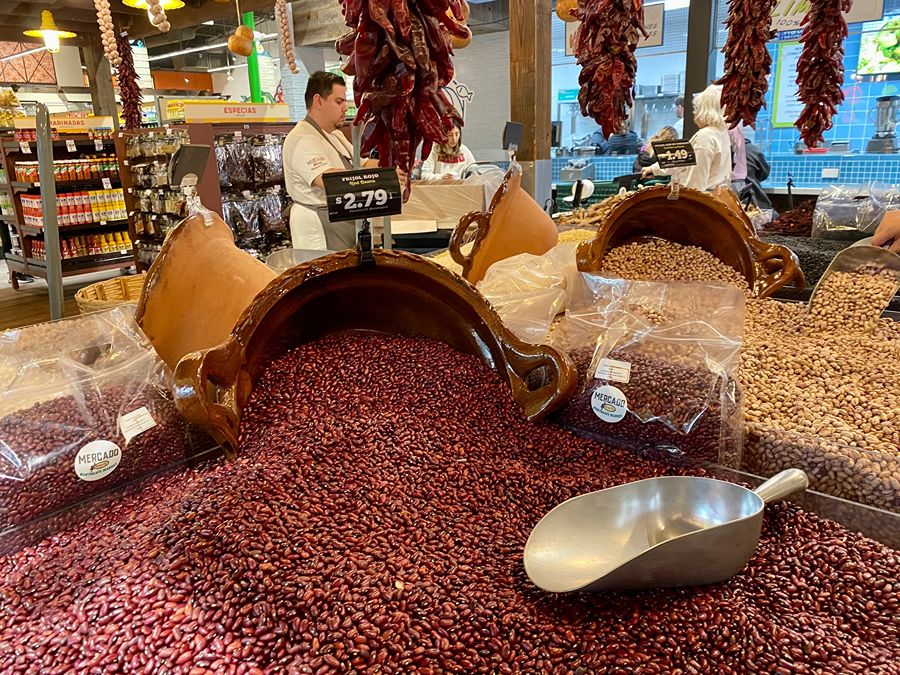 Imagine the air filled with the irresistible aroma of chiles secos, towering stacks of burlap sacks, and an energetic atmosphere that electrifies your senses.