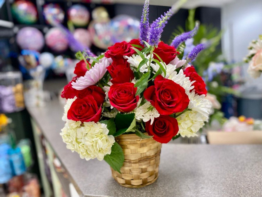 Celebrate Valentine's Day 2024 with our stunning flower sales!