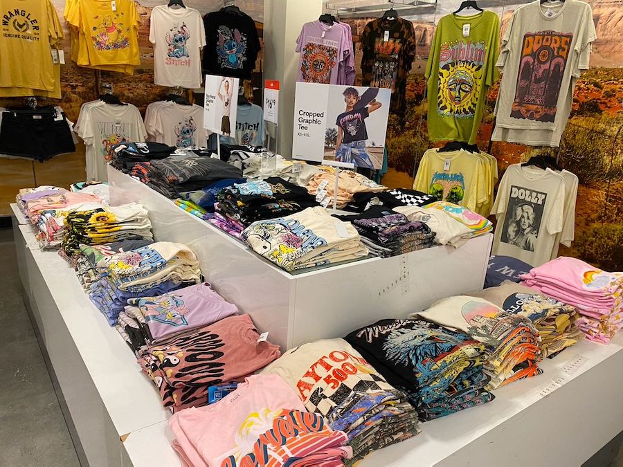 Express yourself in style with our vibrant graphic tees! 