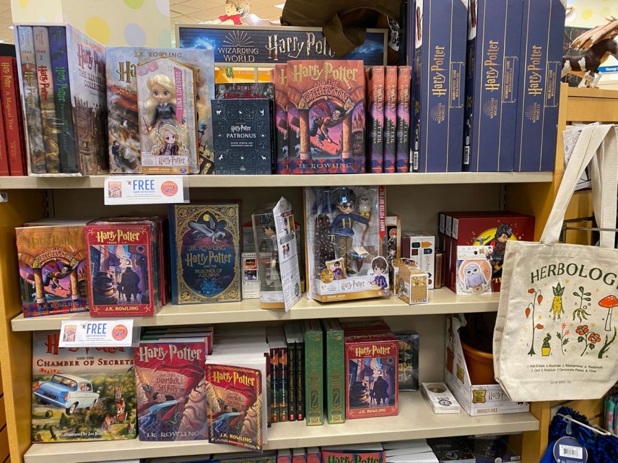Introduce your young reader to the captivating world of Hogwarts with the Harry Potter Paperback Box Set.