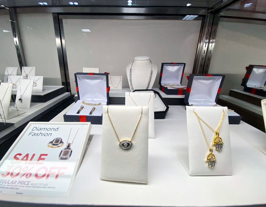 Womens Diamond Accent Mined White Diamond 10K Gold Hamsa Pendant Necklace