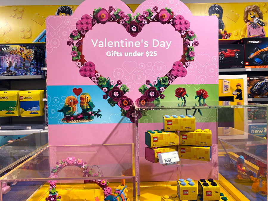 Love in Every Piece: Delight Your Valentine with a LEGO Heart Ornament