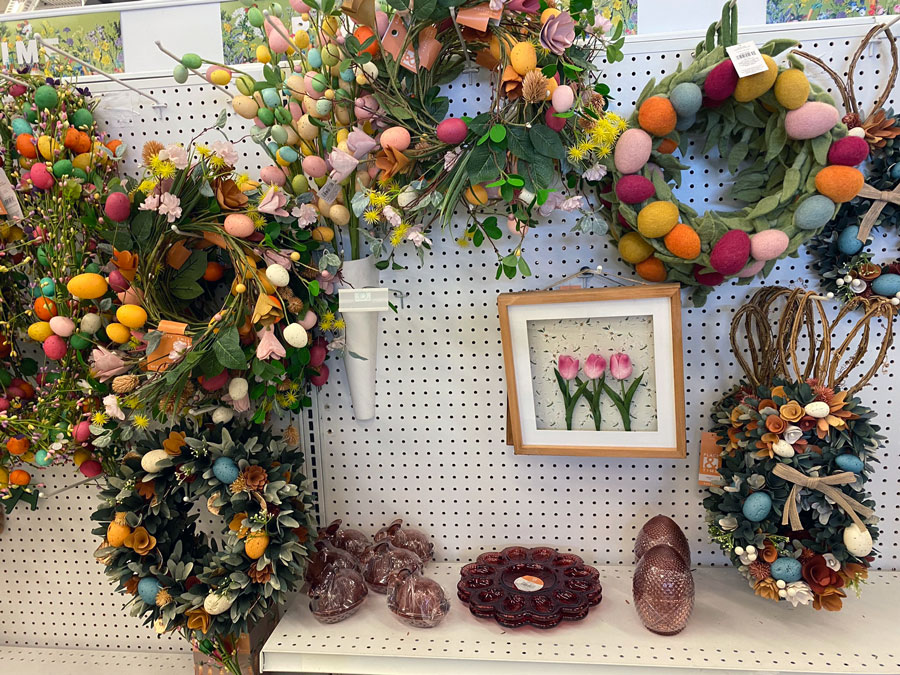 Whimsical Wreaths: Brighten Your Home with Easter Egg Delights!