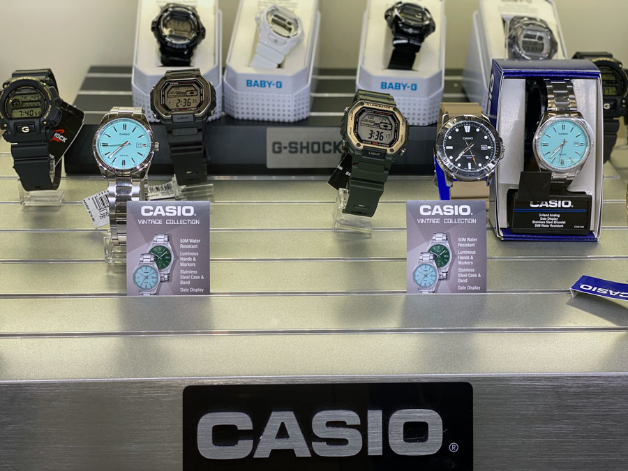 Elegant Timekeeping: Casio Men's Silver Tone Bracelet Watch for Father's Day