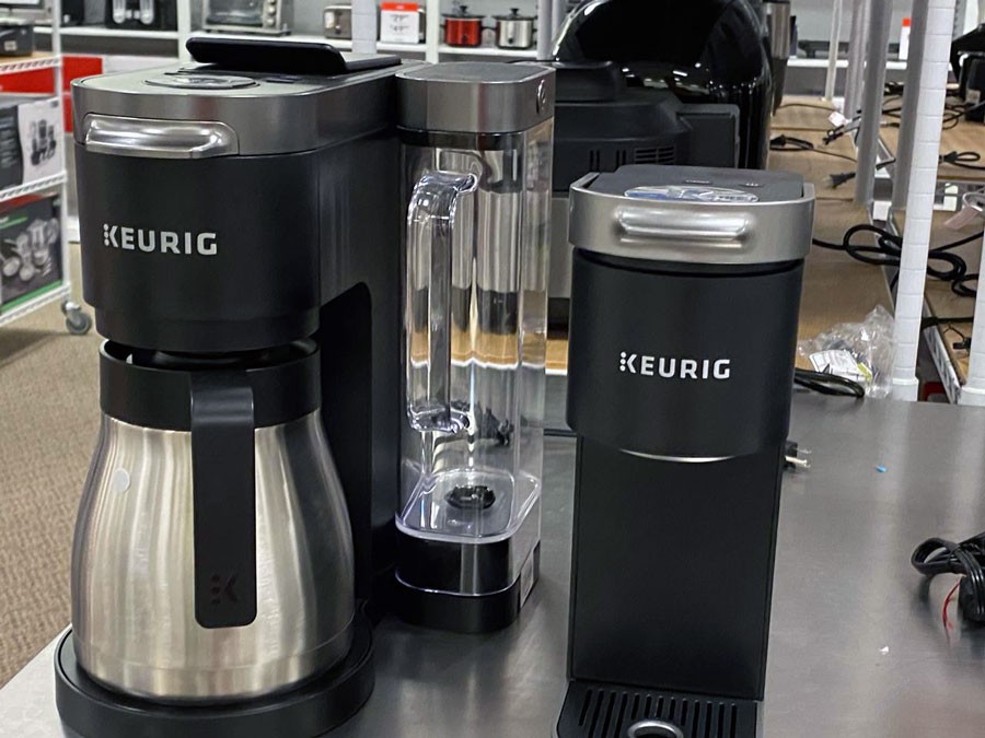 The Keurig K-Duo Plus Coffee Maker, perfect for ambitious graduates who love coffee, offers versatility by brewing K-Cup® pods and ground coffee. 