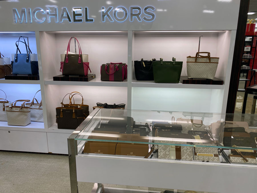 Accessorize in Style: Macy's Sale Featuring Michael Kors Handbags!