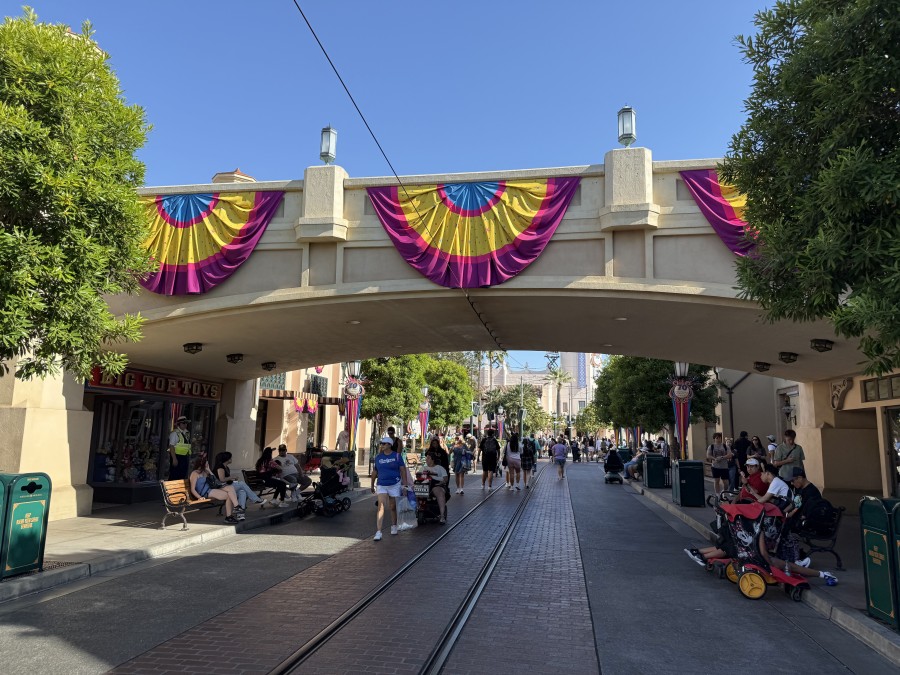 Theme park streaming content offers families planning vacations a fun and inspiring way to preview their next adventure