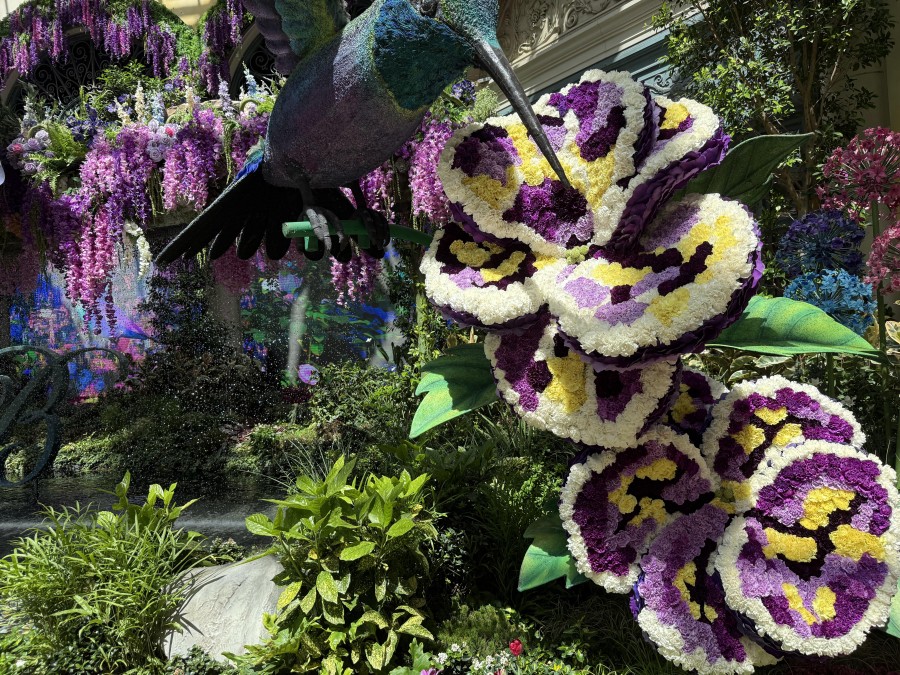 Art and nature collide in this breathtaking floral sculpture at the Bellagio.