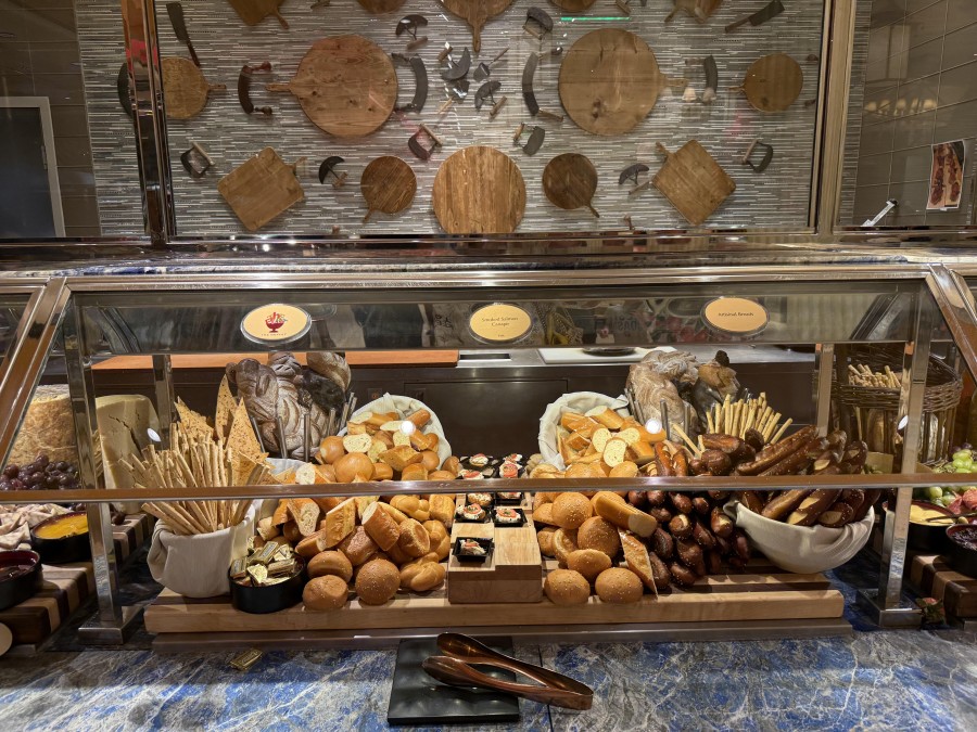 Discover a buffet that complements your adventurous Vegas itinerary.