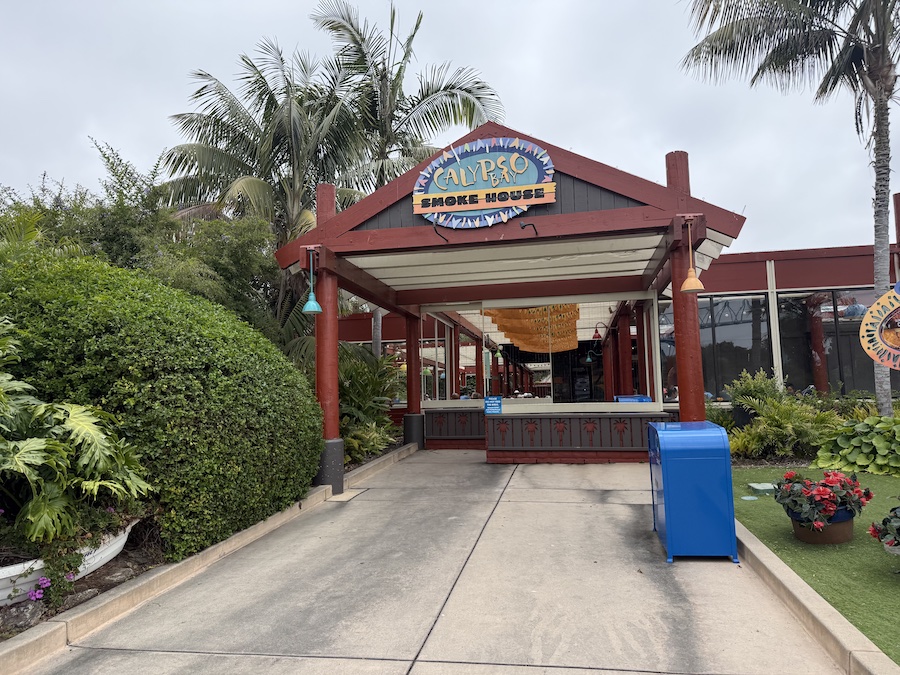 Sign for Calypso Bay Smoke House welcoming guests to dine at SeaWorld San Diego.