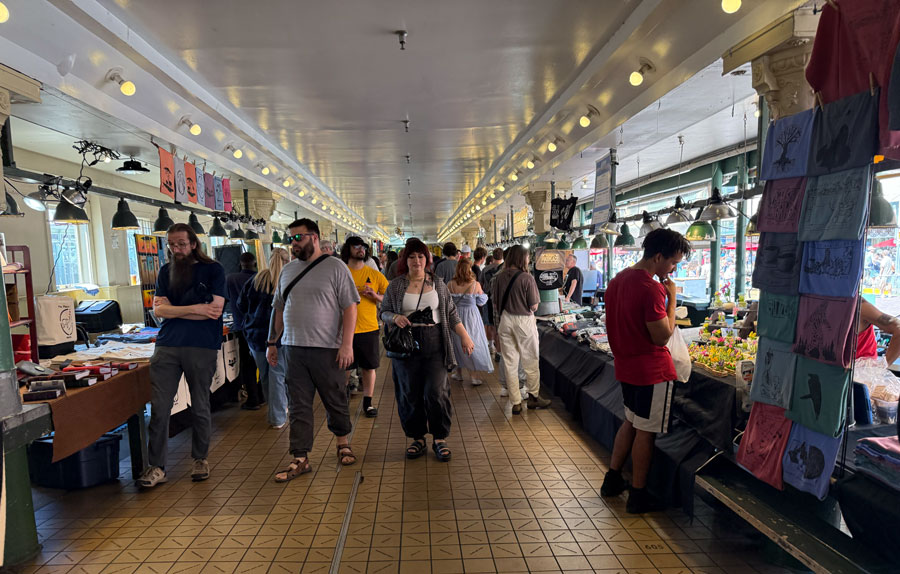?rowded Pike Place Market Seattle