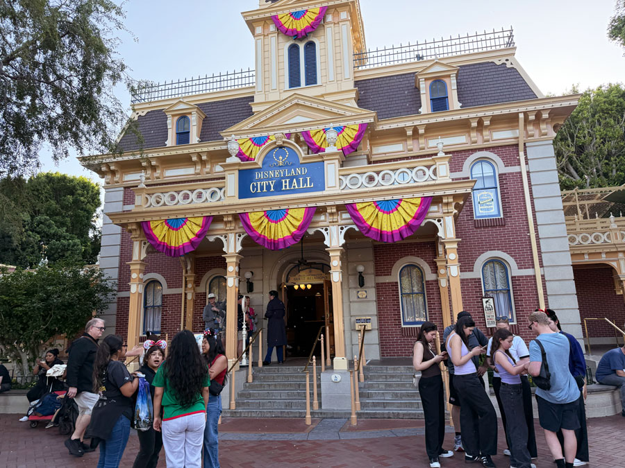Disneyland's City Hall