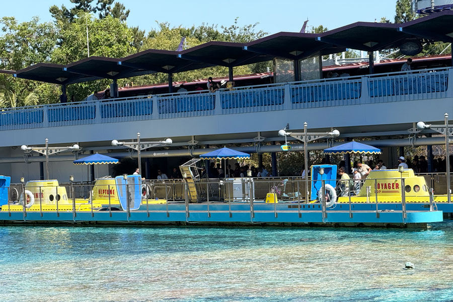 Finding Nemo Submarine Voyage Attraction