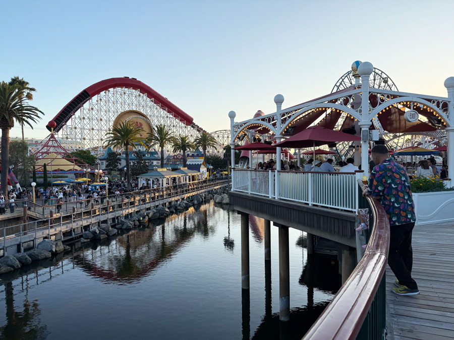 Lamplight Lounge - Boardwalk Dining at Disneyland Resort