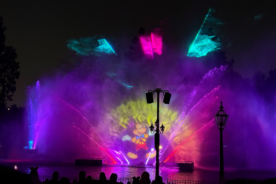Multimedia Light and Music Fountain Show - Disneyland Resort