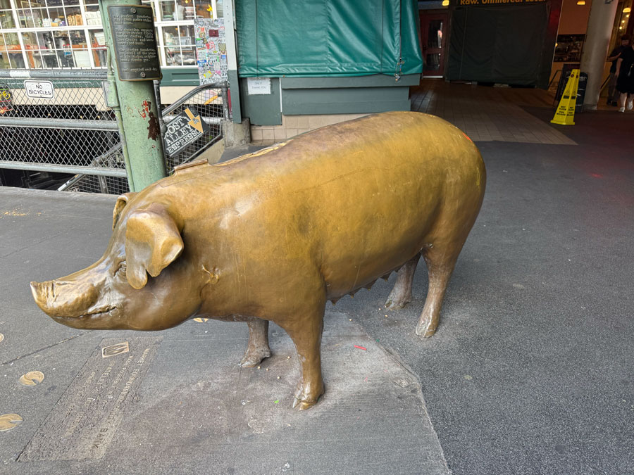Rachel the Piggy Bank - Pike Place Market, Seattle