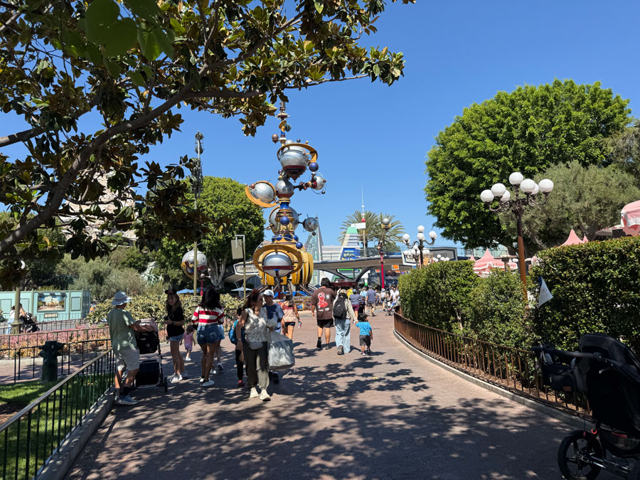 Astro Orbitor Attraction - Disneyland Park