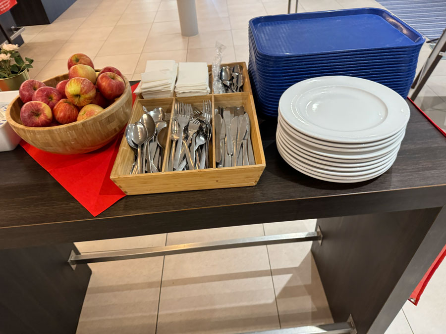 Budget food in the supermarket cafeteria - Switzerland