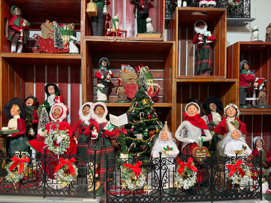 Christmas Decor 2025 - Roger's Gardens