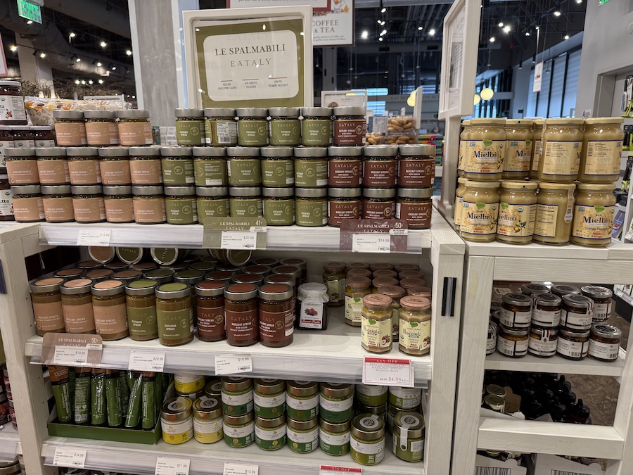 Cans of Eataly Le Spalmabili pasta with pistachios and chocolate.