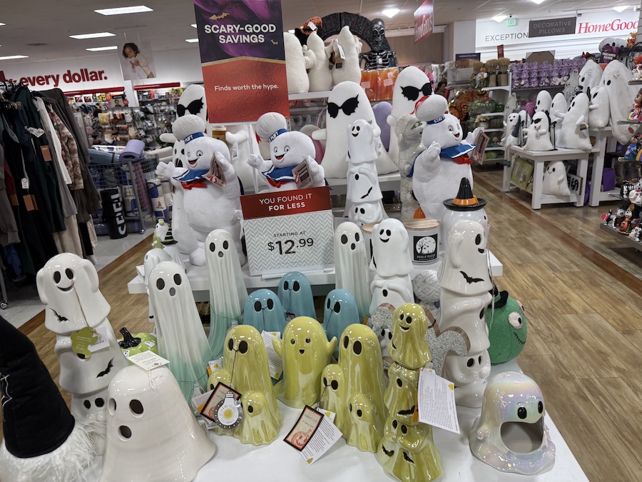Fun ceramic ghosts in different sizes.