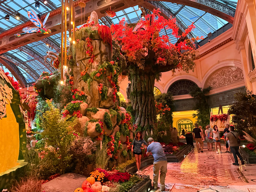 Bellagio Autumn Majesty - West Bed
