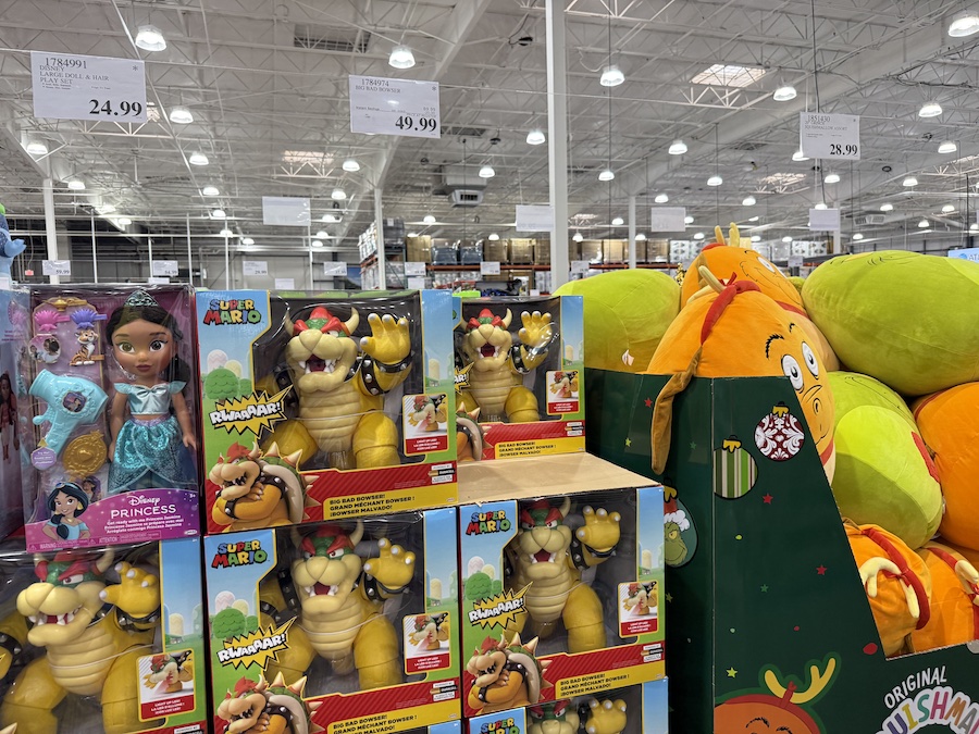 JAKKS Pacific Super Mario Big Bad Bowser Figure displayed prominently in the gaming toys aisle.